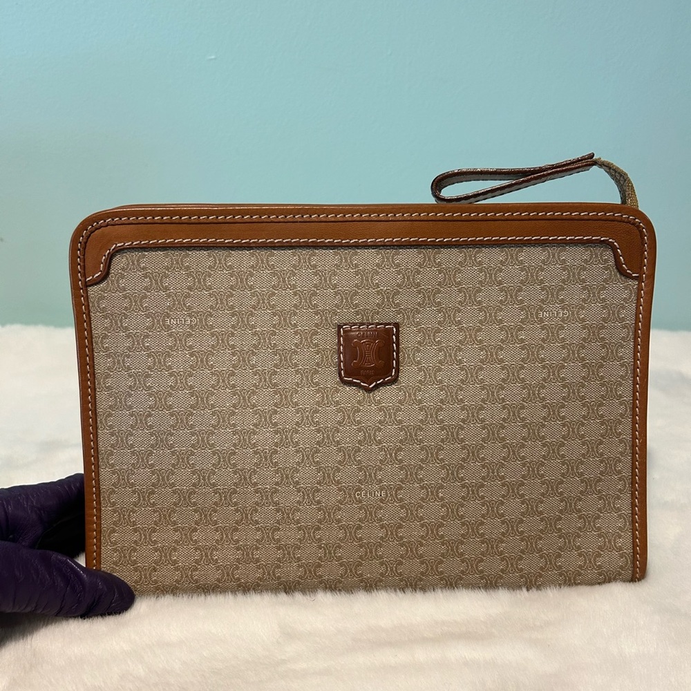 CELINE Clutch in Beige Canvas. Authentic and pre-owned. - Picture 1 of 14